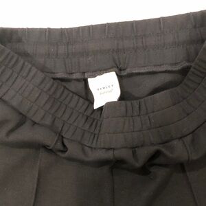 Varley black double soft pants. Like new.
